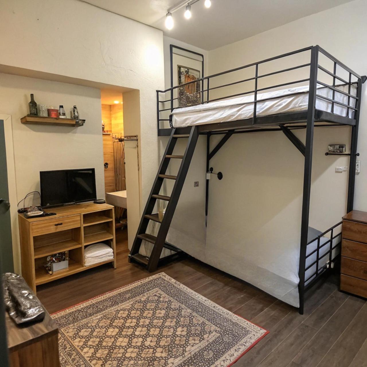 逢甲柏斯青年旅棧 Apartment ไถจง ภายนอก รูปภาพ