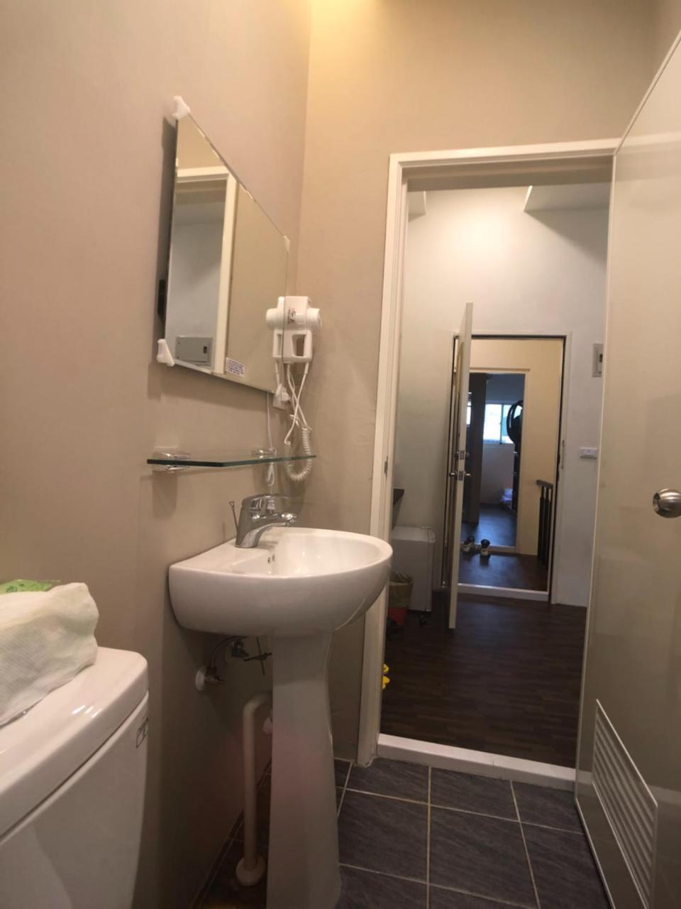 逢甲柏斯青年旅棧 Apartment ไถจง ภายนอก รูปภาพ